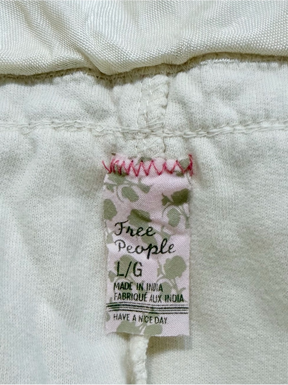 Free People 90’s / Y2K cream low rise embellished wide leg pants, size Large - Picture 7 of 9
